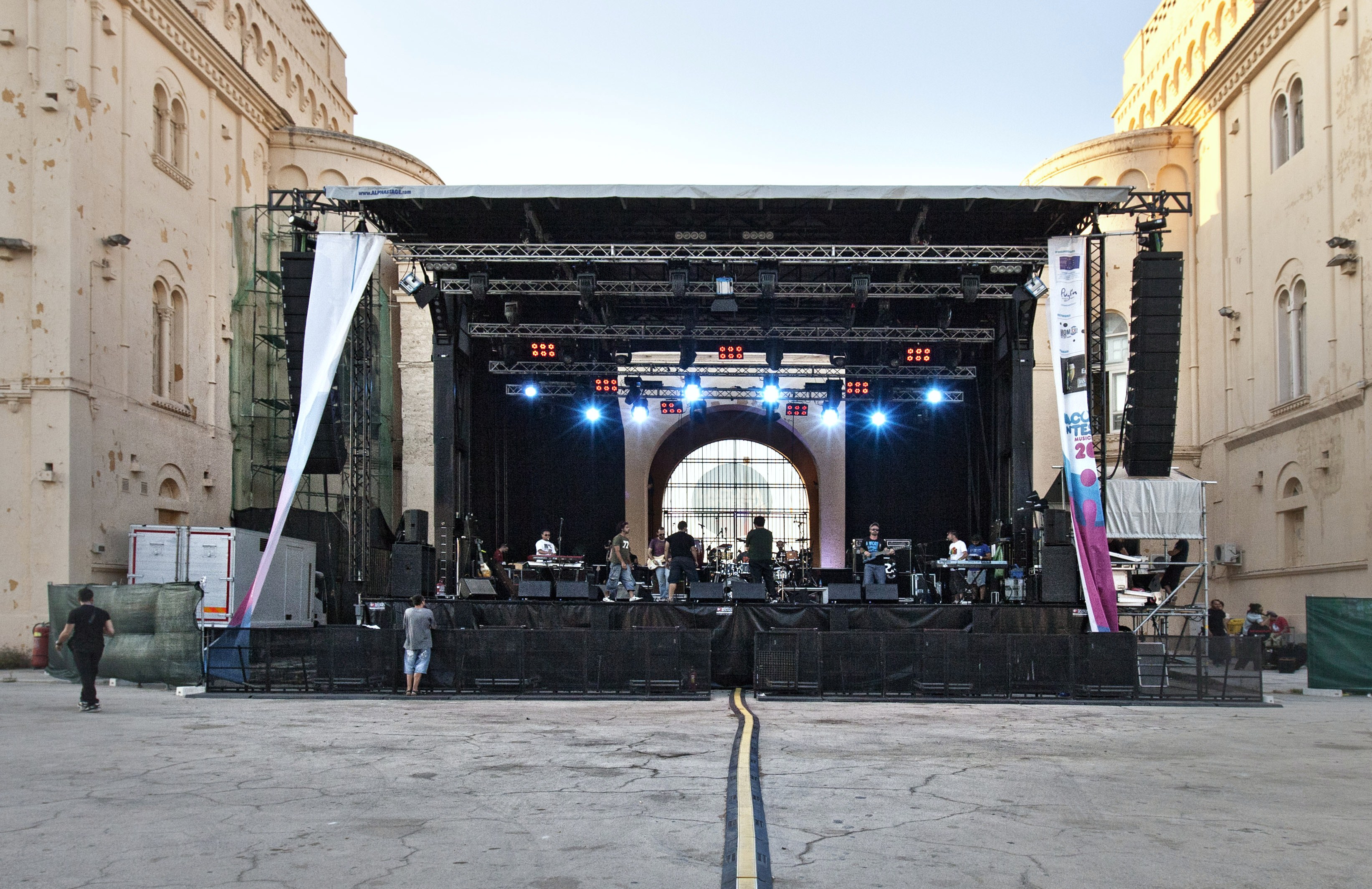 Lej alphastage 160 mobil scene pÃ
160m2 hos dansk mobilscene a/s Diy skrivebord